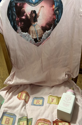 Melanie martinez cry baby - melanie,